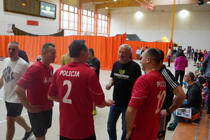 drużyna czerwonych rozmawia ze starostą mikołowskim