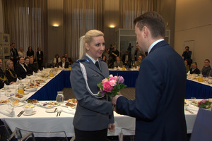 Spotkanie pań w MSWiA w dniu ich święta

Źródło: &quot;Policja 997&quot;