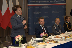 Spotkanie pań w MSWiA w dniu ich święta

Źródło: &quot;Policja 997&quot;