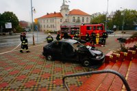 Policjanci promują bezpieczeństwo na drodze