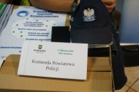 Na fotografii widać fragment stoiska policji w MDK Mikołów podczas V Mikołowskich Dni Seniora