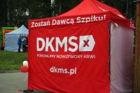 na fotografii widać namiot fundacji DKMS - gdzie rejestruje się potencjalnych dawców szpiku