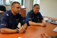 policjanci z Mikołowa: komendant ( po prawej) oraz mundurowy ds. profilaktyki nieletnich