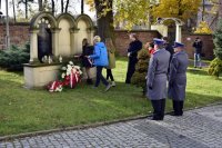 Na fotografii: w tle: policjanci z Mikołowa w trakcie uroczystości 101. rocznicy odzyskania niepodległości, Mikołów