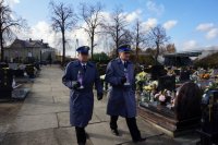 Policjanci z Mikołowa na cmentarzu w Ornontowicach