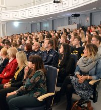 Na zdjęciu: uczniowie szkół średnich powiatu mikołowskiego podczas konferencji  w Łaziskach Górnych