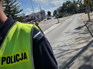 policjant ruchu drogowego zabezpiecza dojazd do trasy Tout de Pologne, Łaziska Górne