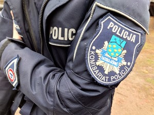 policyjna kurtka z naszywką Komisariat Policji w Łaziskach
