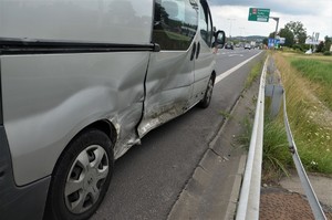 uszkodzony samochód renault trafic