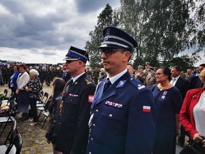 zdjęcie przedstawia Komendanta Powiatowego Policji w Mikołowie w mundurze galowym