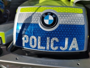 znak BMW oraz napis POLICJA