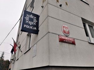 na zdjęciu widać fragment budynku Komisariatu Policji w Orzeszu