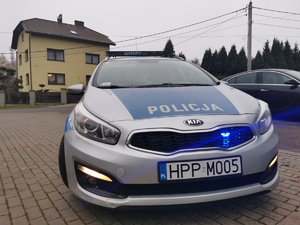 na zdjęciu widać oznakowany radiowóz Policji