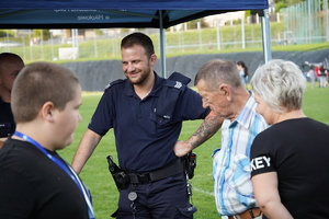 dzielnicowy na pikniku mundurowym