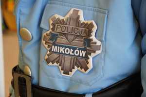 policyjna gwiazda z napisem Policja Mikołów