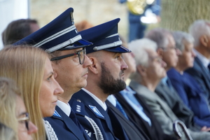 siedzący wśród gości komendanci Policji