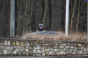 policjant drogówki podczas kontroli w działaniach Trzeźwość