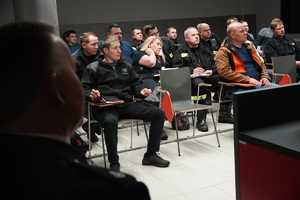 szkolenie strażaków - ochotników w sali państwowej straży pożarnej