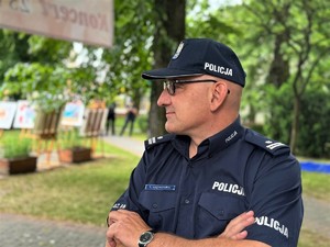 na zdjęciu widać policjanta