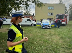 na zdjeciu widać policjantkę