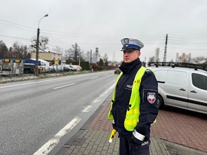 na zdjęciu widać policjanta