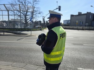 na zdjęciu widać policjanta