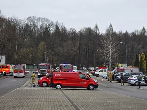 na zdjęciu widać pojazdy służb