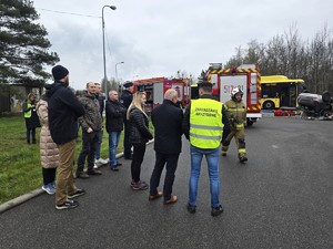 na zdjęciu widać służby na miejscu zdarzenia