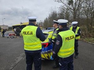 na zdjęciu widać policjantów