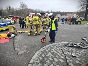 na zdjęciu widać służby na miejscu zdarzenia