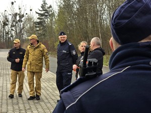 na zdjęciu widać służby