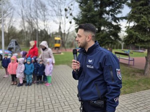 na zdjęciu widać policjanta
