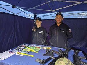 na zdjęciu widać policjantów