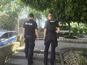 na zdjęciu widać policjantów