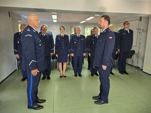 na zdjeciu widać policjantów