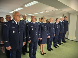 na zdjeciu widać policjantów