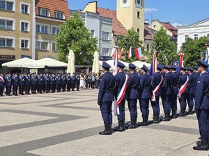 na zdjeciu widać policjantów