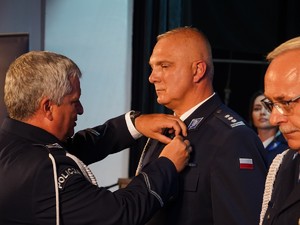 na zdjeciu widać policjantów