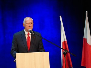 na zdjeciu widać mżczyznę