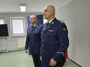 na zdjęciu widać policjantów