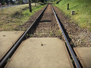 na zdjeciu widać tory