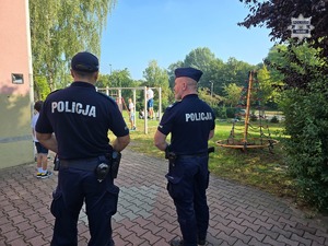 na zdjęciu widać policjantów