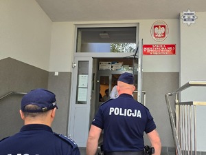 na zdjęciu widać policjantów