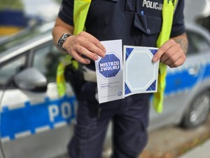 na zdjeciu widać ulotki