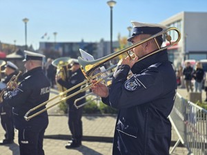 na zdjeciu widać orkiestrę