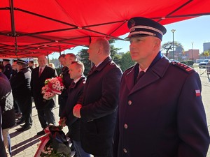 na zdjeciu widać policjantów