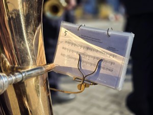 na zdjeciu widać nuty