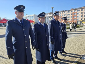 na zdjeciu widać policjantów