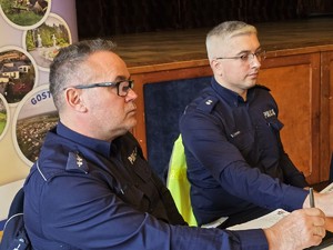 na zdjęciu widać policjantów