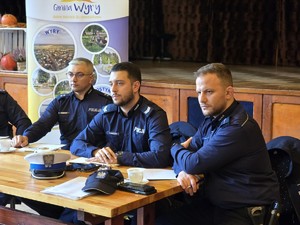 na zdjęciu widać policjantów